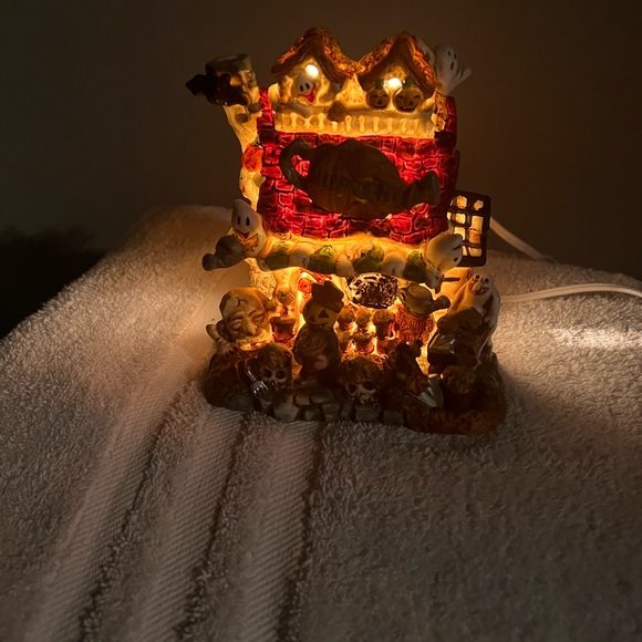 NIB VINTAGE SPOOKY HOLLOW “NURSERY “ PORCELAIN LIGHT UP HOUSE - Picture 5 of 10